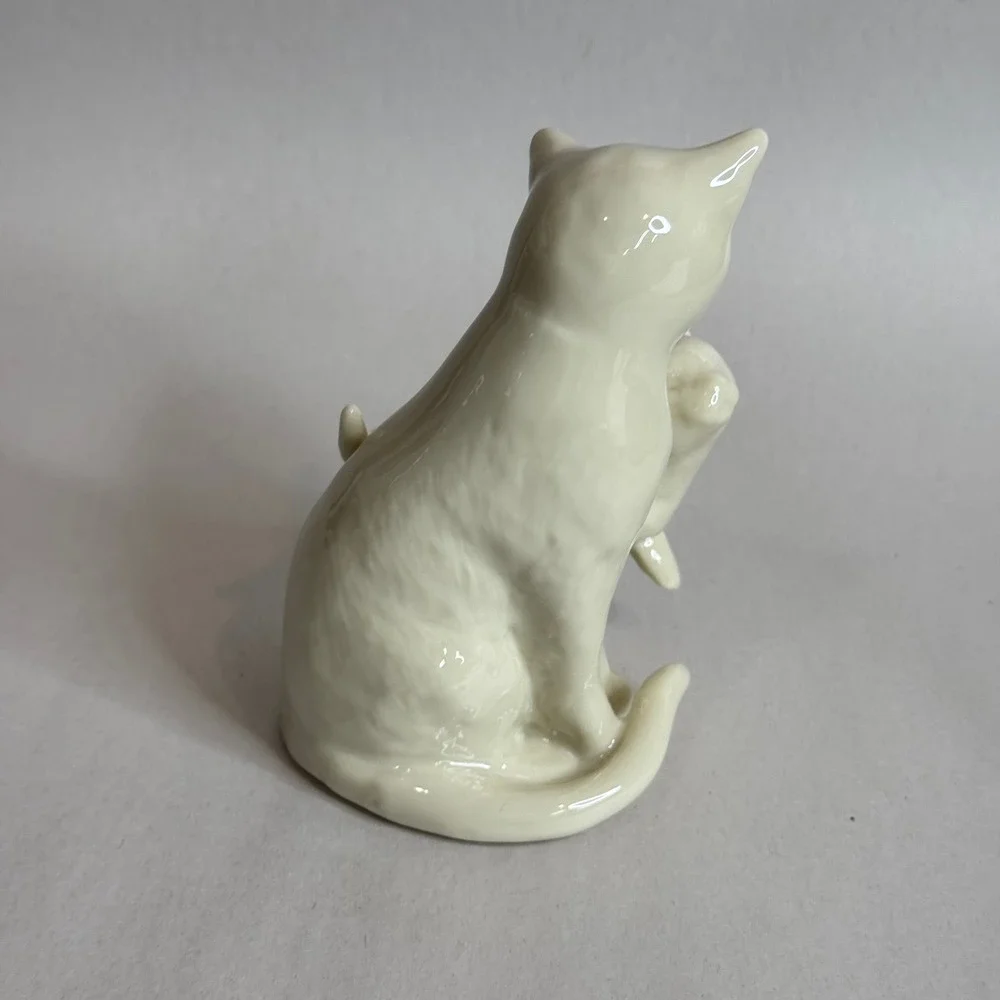Vintage White Porcelain Cat and Kitten Figurine‎ Mother and Baby Statue 4.5 Inch - Picture 4 of 7